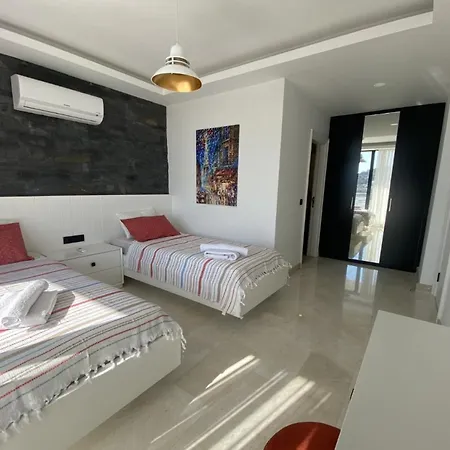Spacious With Sea View And Pool In Villa *